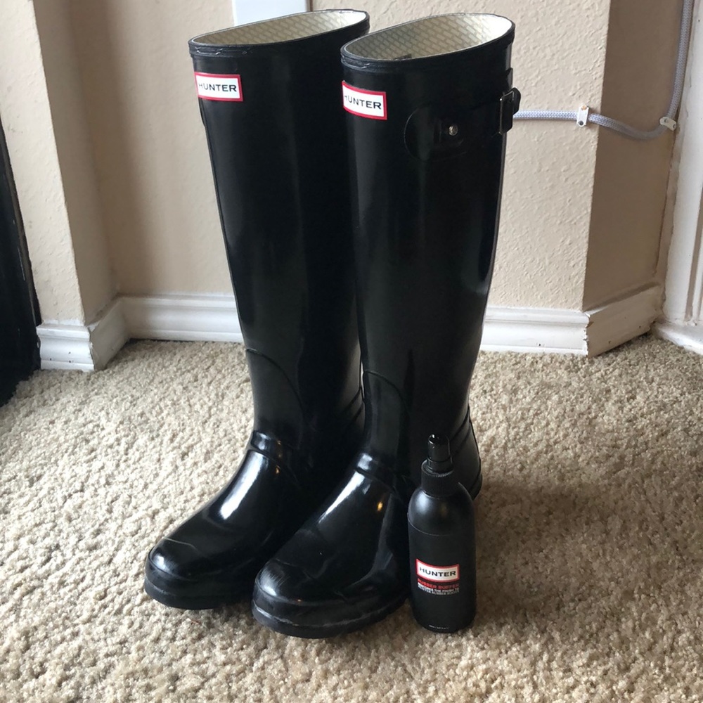 Black Gloss Tall Hunter Rain Boots & Cleaner